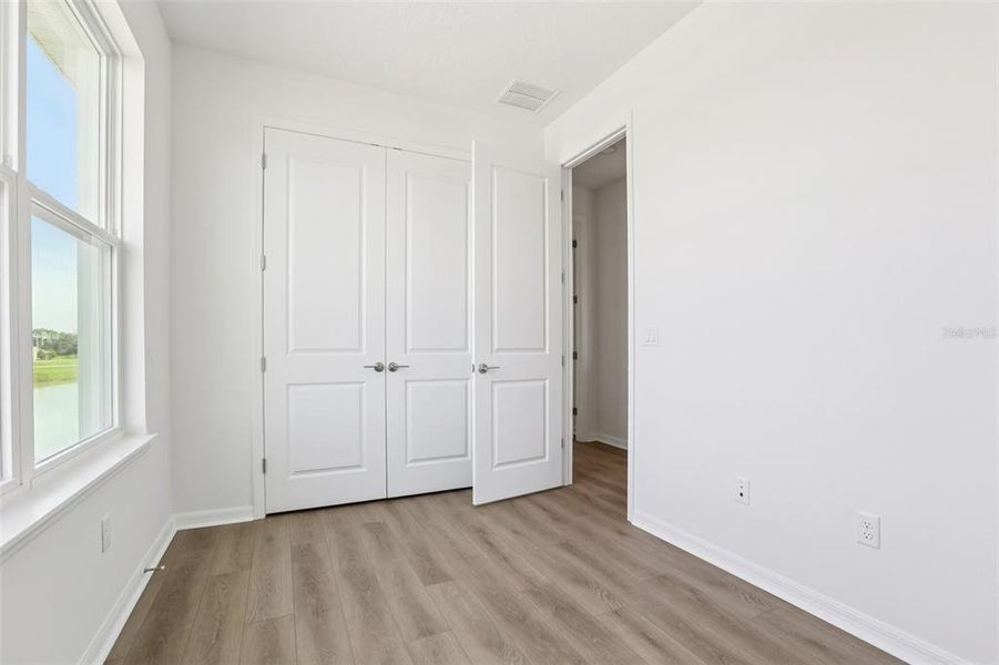 Spacious, unfurnished interior of a new home in Isla Mirada, San Antonio (Image 53).