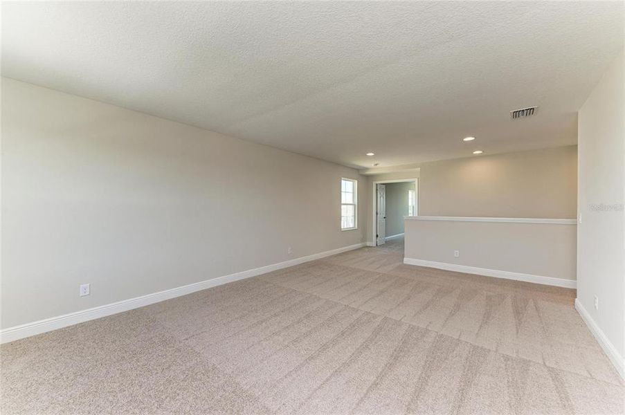 Spacious, unfurnished interior of a new home in Mirada, San Antonio (Image 20).