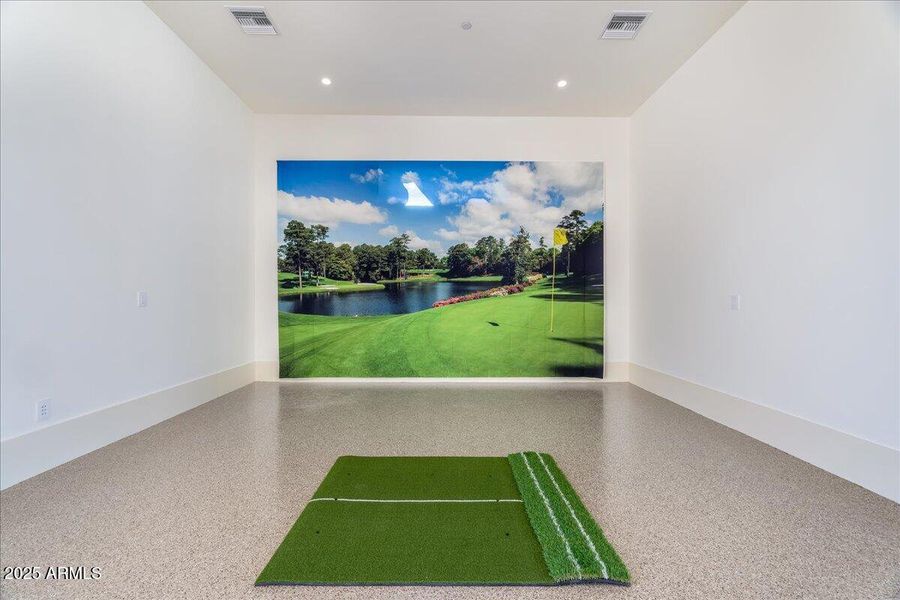 112-Golf Similator Space