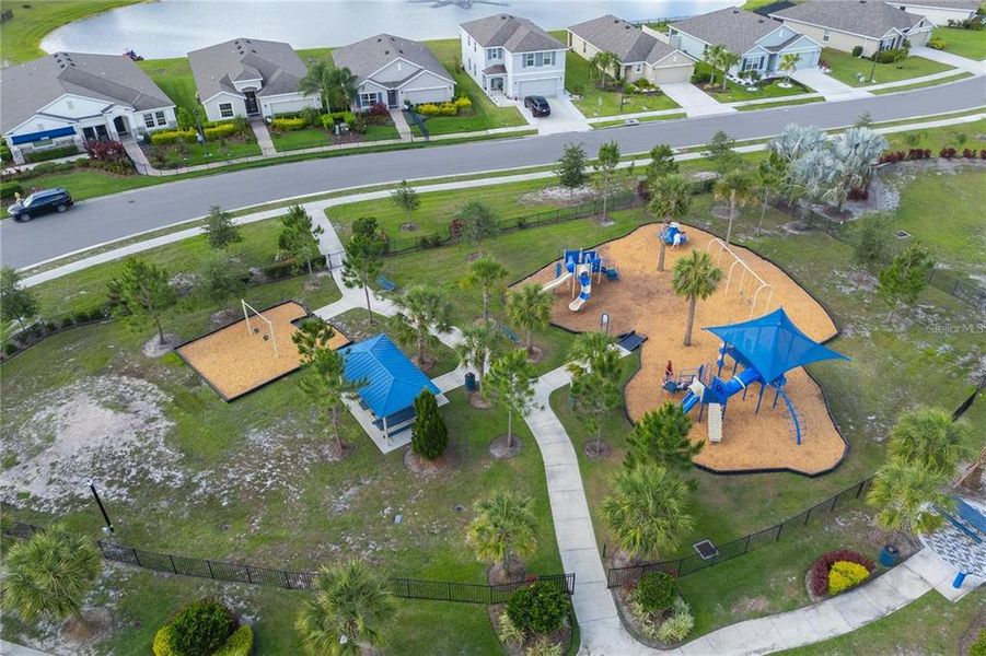 Community amenities in Bella Lago, Parrish (Image 32).