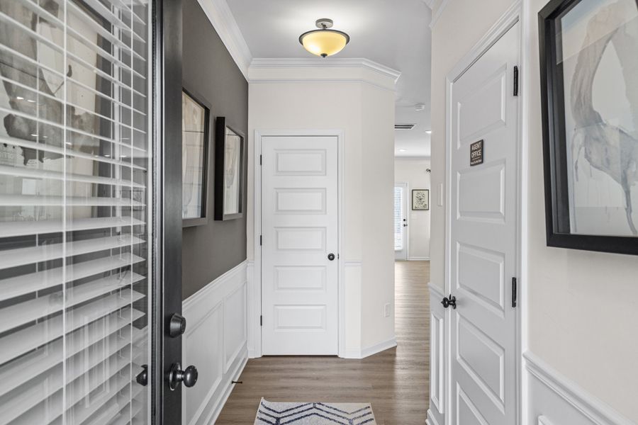 Spacious, unfurnished interior of a new home in Sanders Park, Austell (Image 17).