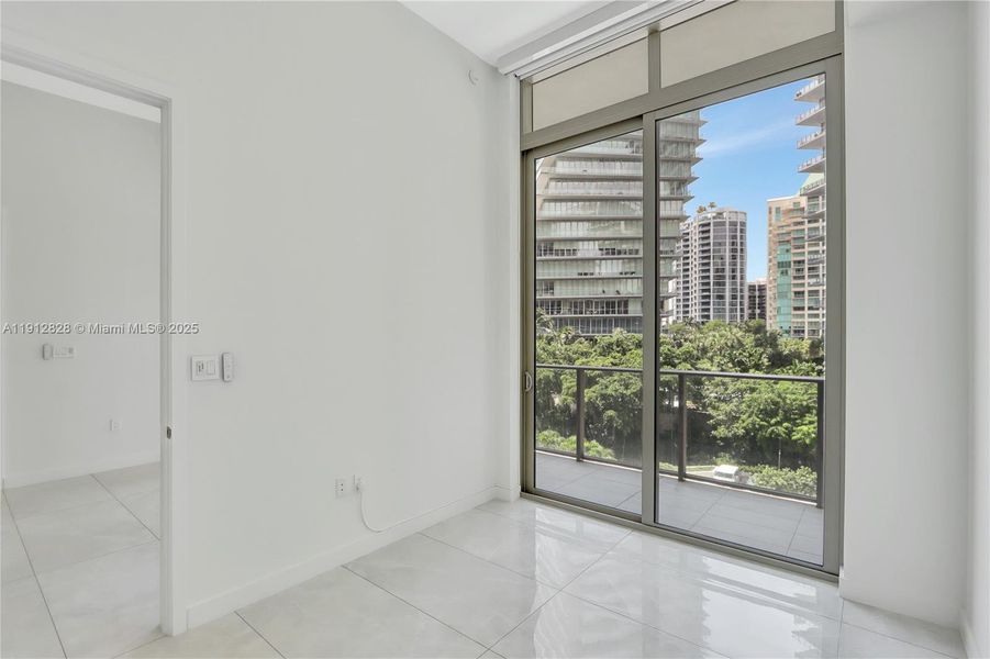 Spacious, unfurnished interior of a new home in Mr. C Residences, Miami (Image 33). Spacious, unfurnished interior of a new home in Mr. C Residences, Miami (Image 33).