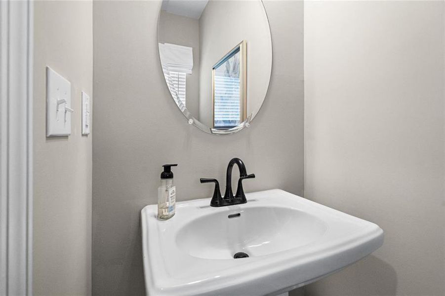 Close-up of interior finishes inside a home in Sanders Park, Austell (Image 19).