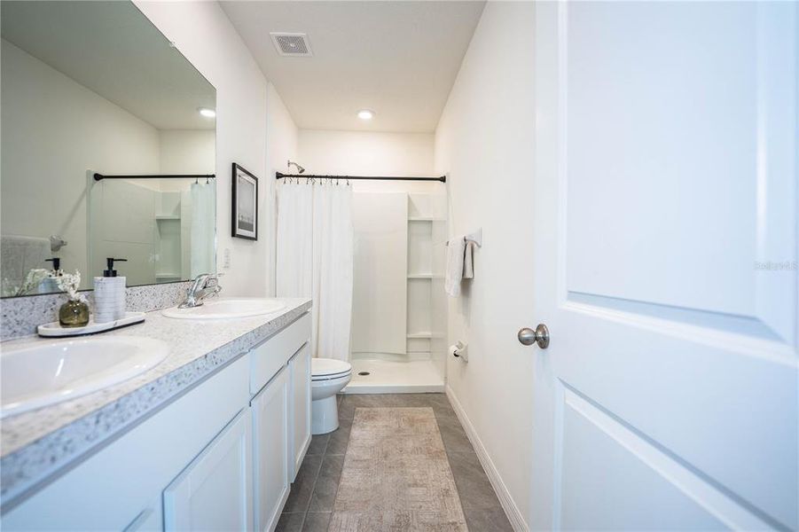 Furnished interior view inside a new home in , Plant City (Image 50).