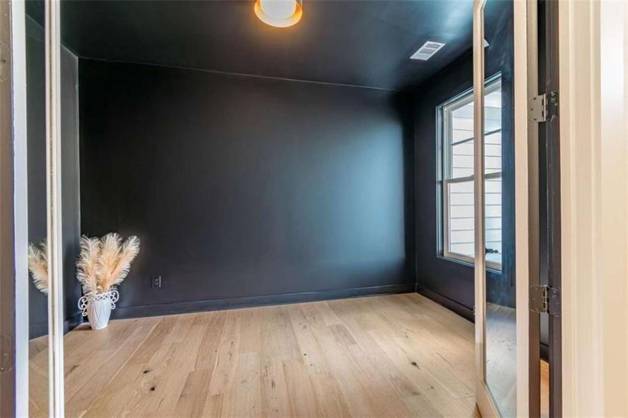 Spacious, unfurnished interior of a new home in , Gainesville (Image 19).