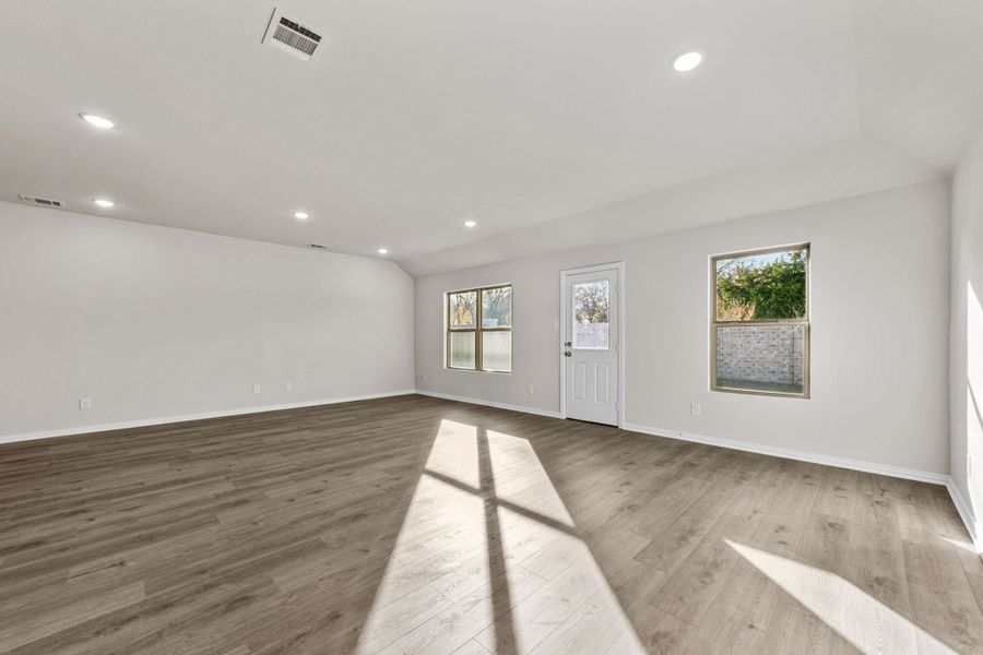 Spacious, unfurnished interior of a new home in Rolling Ridge, Van Alstyne (Image 35). Spacious, unfurnished interior of a new home in Rolling Ridge, Van Alstyne (Image 35).