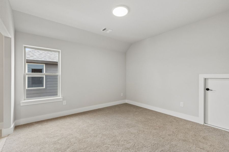 Spacious, unfurnished interior of a new home in Dove Hollow, Waxahachie (Image 37). Spacious, unfurnished interior of a new home in Dove Hollow, Waxahachie (Image 37).