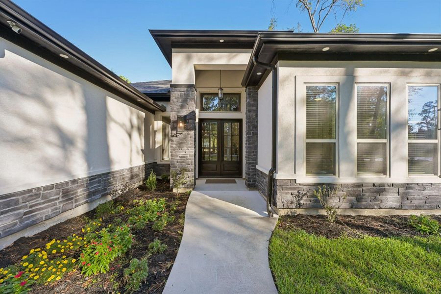 Exterior details and patio area of a home in , Magnolia (Image 22).
