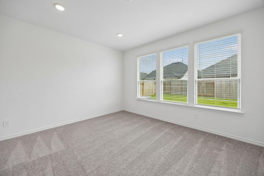 Spacious, unfurnished interior of a new home in Montgomery Bend, Montgomery (Image 24).