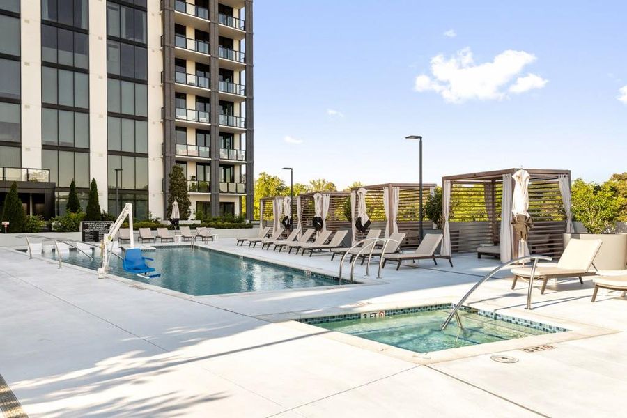 Condo located in Atlanta, GA showcasing its design and architecture (Image 5).