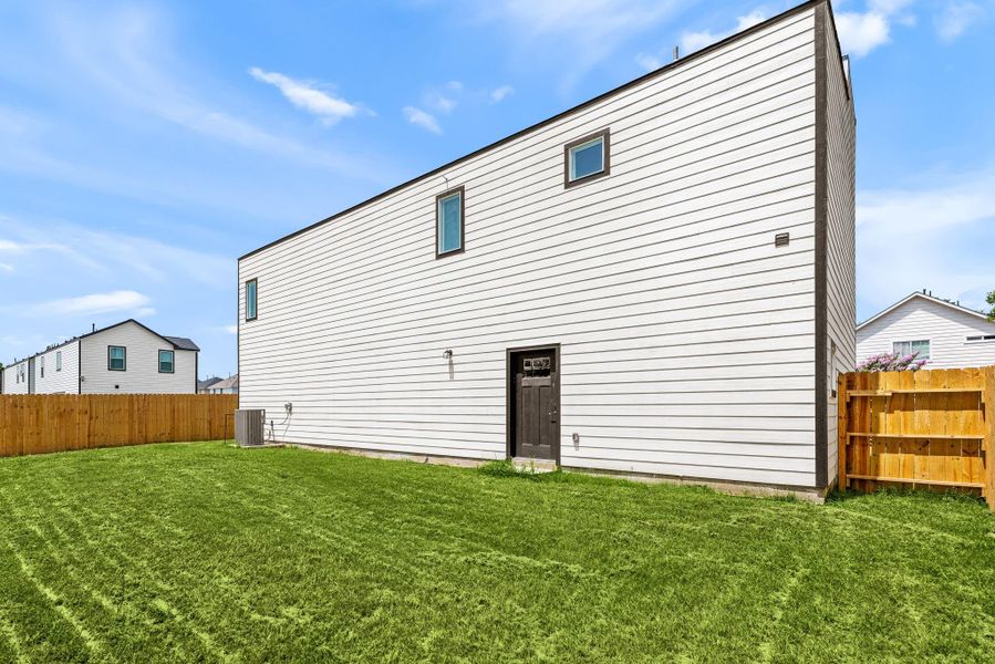 Front exterior of a new home in , Houston, TX, highlighting curb appeal (Image 25).