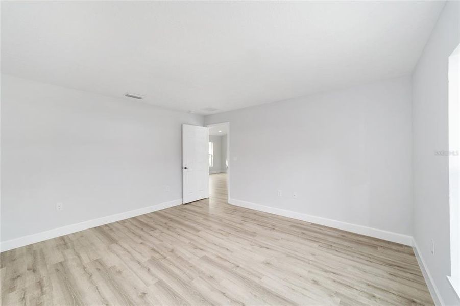 Spacious, unfurnished interior of a new home in , Ocala (Image 19).