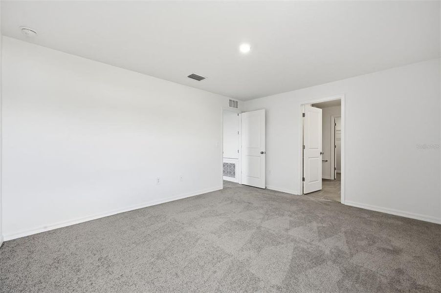 Spacious, unfurnished interior of a new home in Lennar at Turnleaf, Punta Gorda (Image 14).