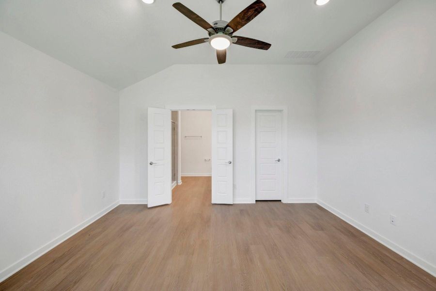 Spacious, unfurnished interior of a new home in Summerview, Fulshear (Image 35).