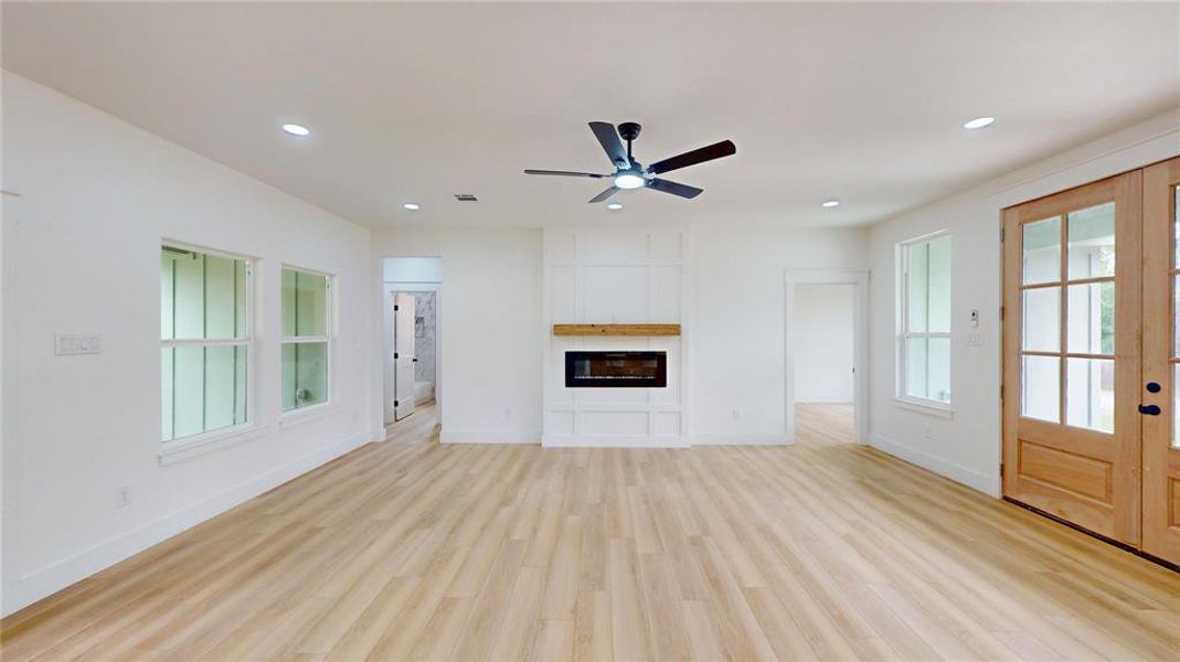 Spacious, unfurnished interior of a new home in , Weatherford (Image 27).