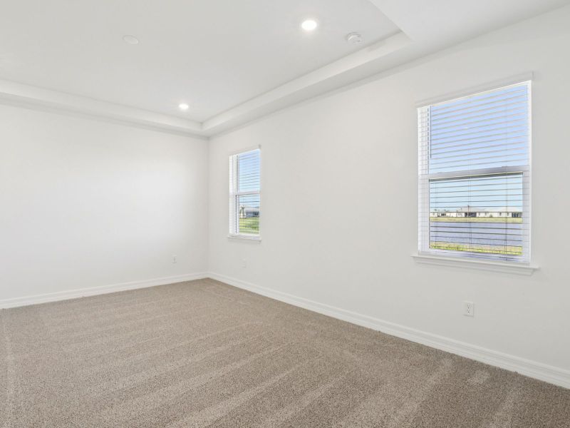 Spacious, unfurnished interior of a new home in Crescent Lakes - Signature Series, Punta Gorda (Image 16).