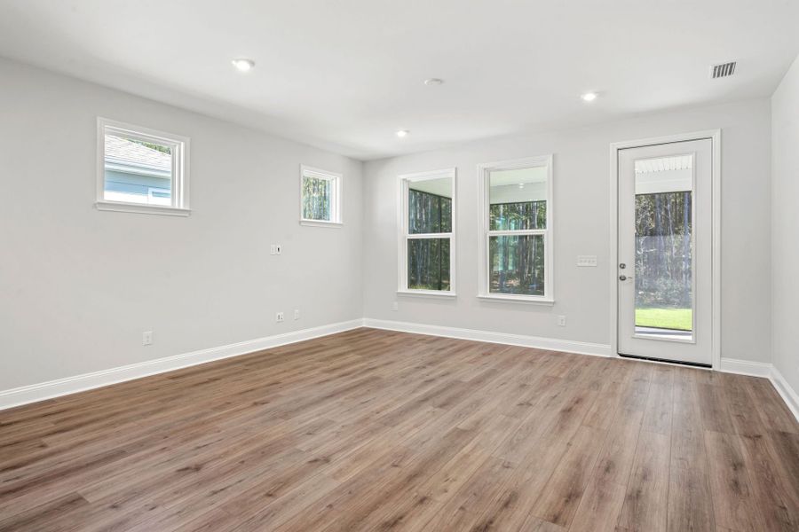 Spacious, unfurnished interior of a new home in Sun City Hilton Head, Bluffton (Image 16).