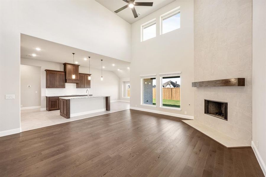 Spacious, unfurnished interior of a new home in Somerset, Venus (Image 25).