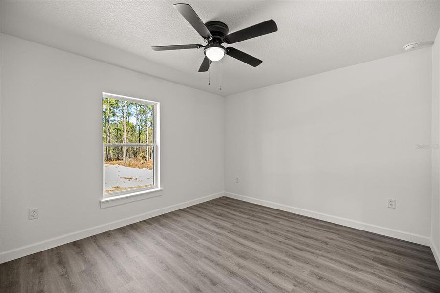 Spacious, unfurnished interior of a new home in , Dunnellon (Image 11).
