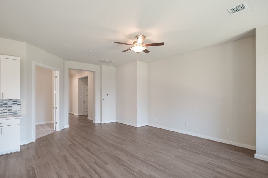 Spacious, unfurnished interior of a new home in Veramendi, New Braunfels (Image 25).