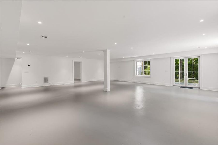 Spacious, unfurnished interior of a new home in , Atlanta (Image 44).