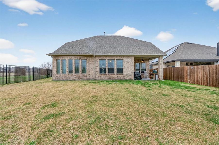 Exterior details and patio area of a home in Oaks of North Grove, Waxahachie (Image 4).