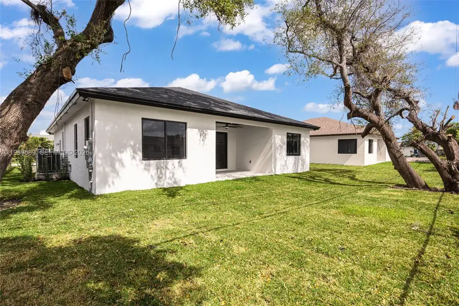 Exterior details and patio area of a home in , Fort Lauderdale (Image 4).
