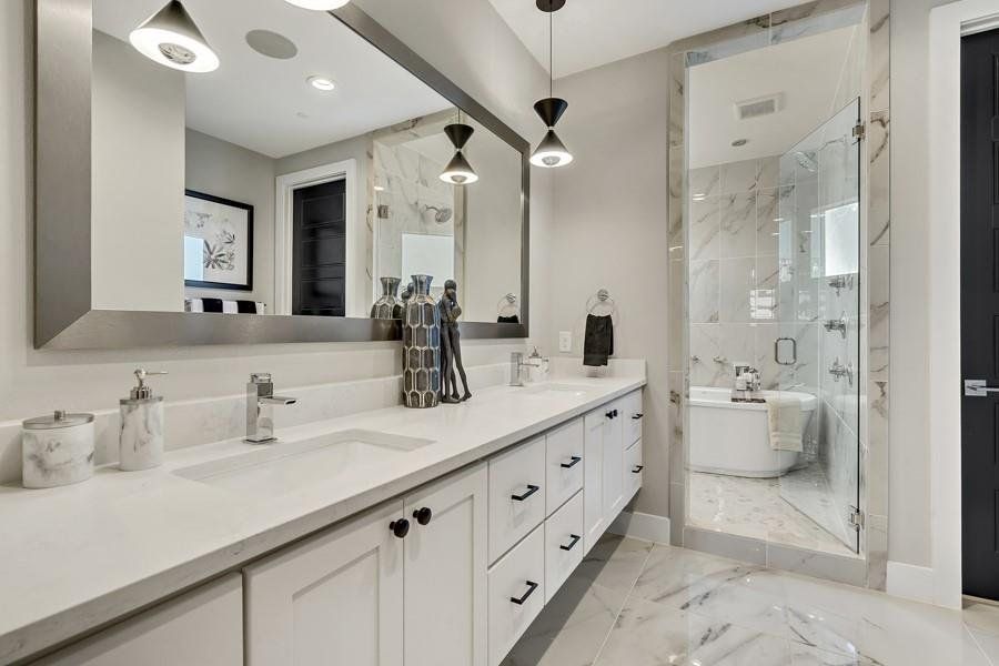 Photos are of a completed home and are for illustrative purposes only. Actual home is under construction and design selections, materials, and features may differ. Confirm final specifications with the New Home Consultant.