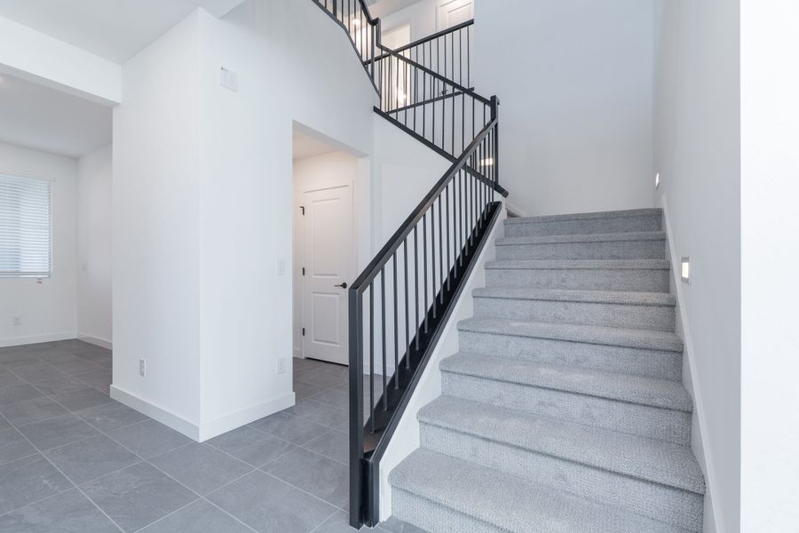 Spacious, unfurnished interior of a new home in Terraza, San Tan Valley (Image 11).