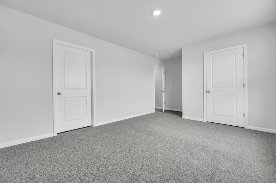 Spacious, unfurnished interior of a new home in Carolina Groves, Moncks Corner (Image 21).
