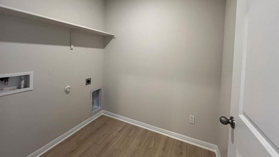 Spacious, unfurnished interior of a new home in Thunder Rock, Marble Falls (Image 9).