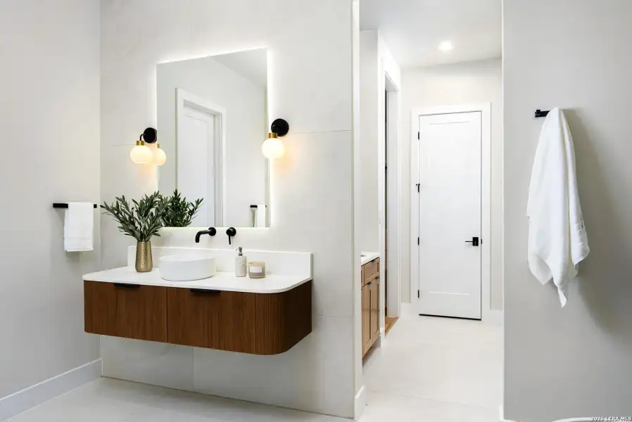Furnished interior view inside a new home in , San Antonio (Image 19).