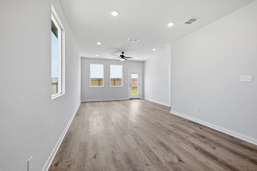 Spacious, unfurnished interior of a new home in Stallion Run, Buda (Image 21).