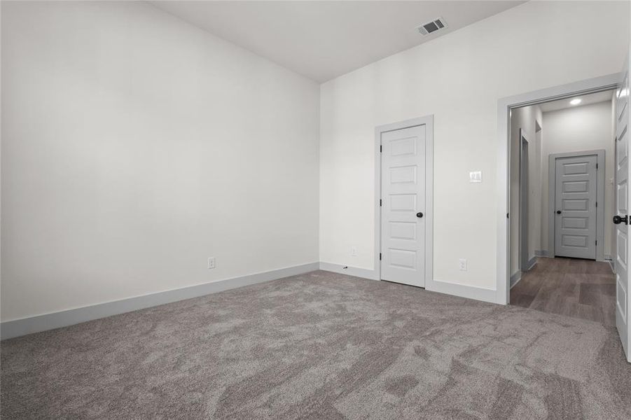 Spacious, unfurnished interior of a new home in , Dallas (Image 18).