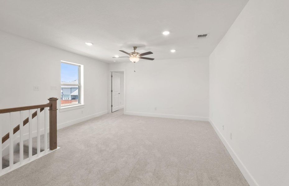Spacious, unfurnished interior of a new home in Saddleback at Santa Rita Ranch, Liberty Hill (Image 11).
