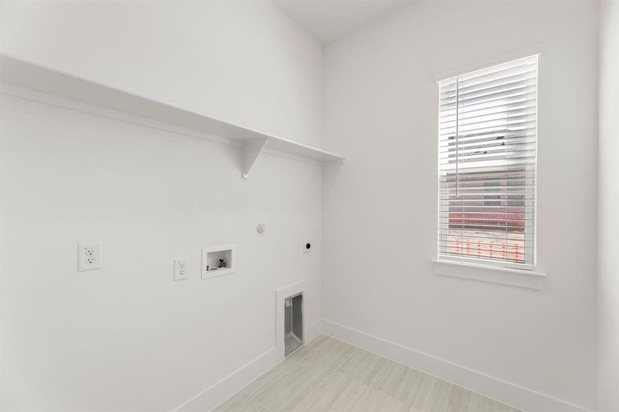 Spacious, unfurnished interior of a new home in The Villages of Hurricane Creek, Anna (Image 15).