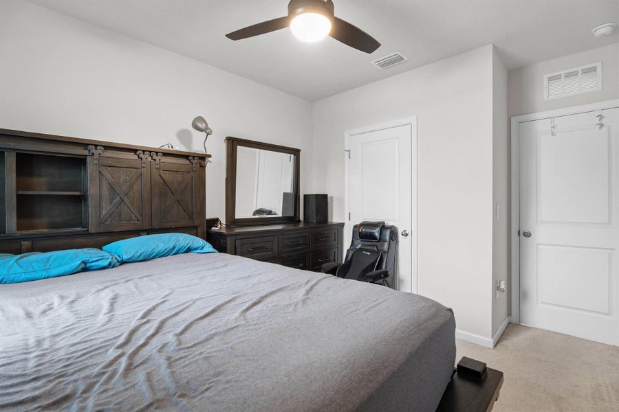 Furnished interior view inside a new home in , Fort Pierce (Image 7).