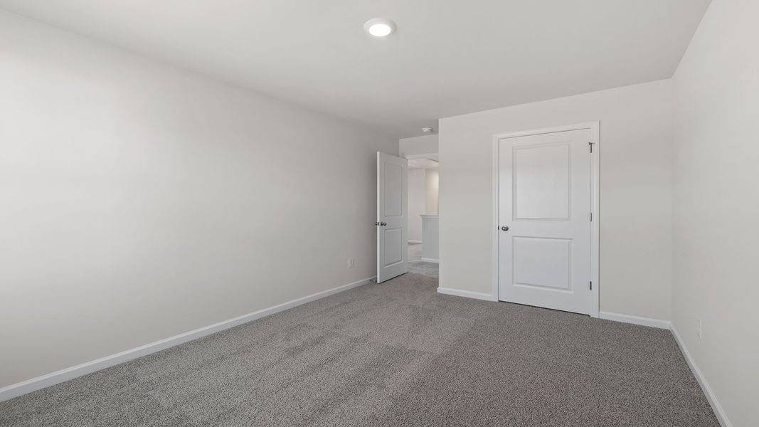 Spacious, unfurnished interior of a new home in Cloverdale Hills, Piedmont (Image 23).