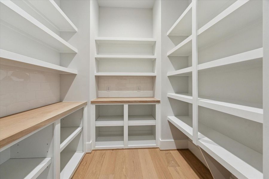 Great pantry with lots of storage! Great pantry with lots of storage!