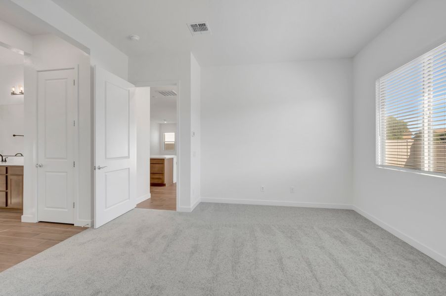 Spacious, unfurnished interior of a new home in Terraza, San Tan Valley (Image 24).
