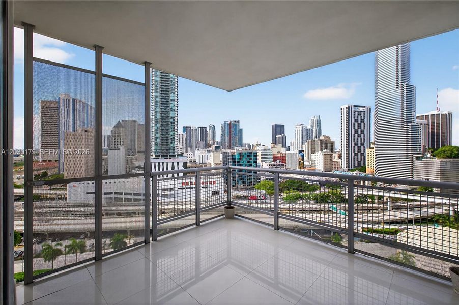 Condo located in Miami, FL showcasing its design and architecture (Image 25).