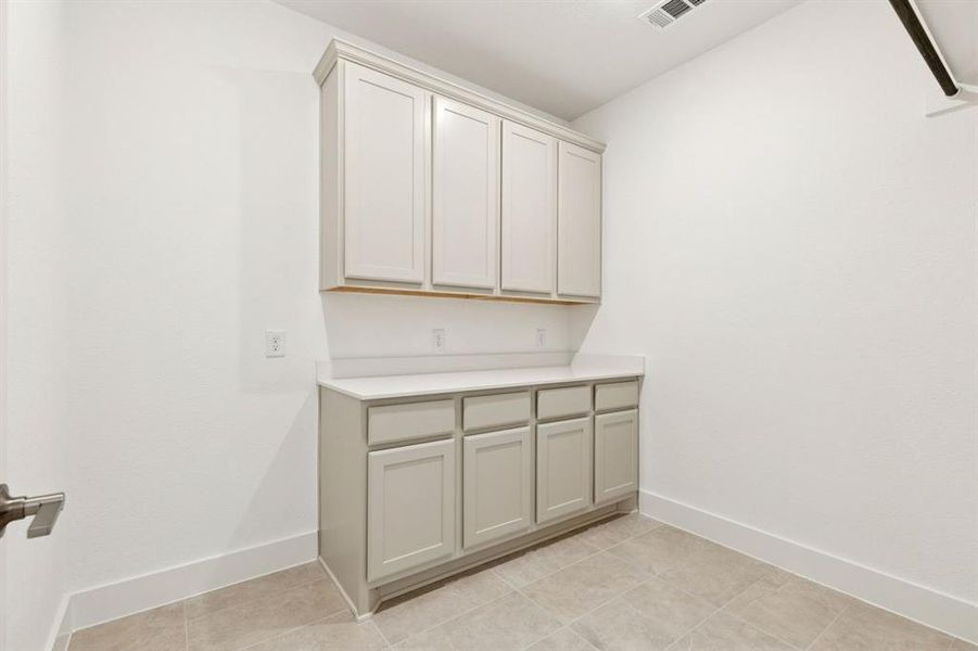 Furnished interior view inside a new home in Lakeway Estates, Waxahachie (Image 8).