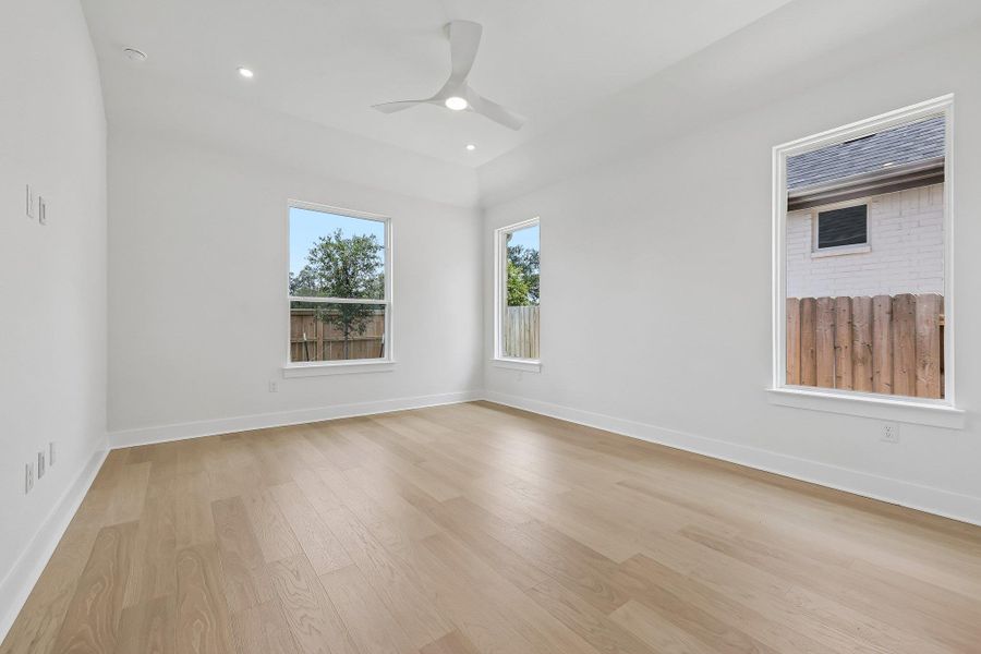 Spacious, unfurnished interior of a new home in Persimmon, Buda (Image 14). Spacious, unfurnished interior of a new home in Persimmon, Buda (Image 14).