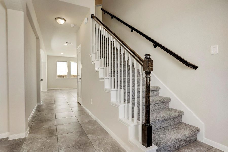 Welcoming foyer (*Photo not of actual home and used for illustration purposes only.)