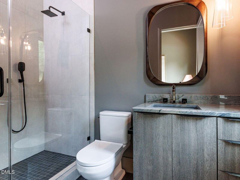 031-1280x960-bathroom