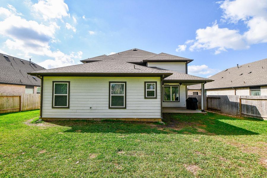 This photo shows the generously sized backyard of the home. The area is private, spacious, and well-maintained, ideal for outdoor activities. This photo shows the generously sized backyard of the home. The area is private, spacious, and well-maintained, ideal for outdoor activities.