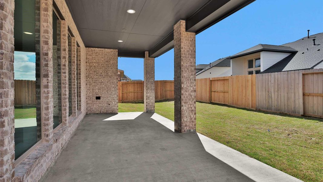 Exterior details and patio area of a home in Cross Creek West, Fulshear (Image 3).