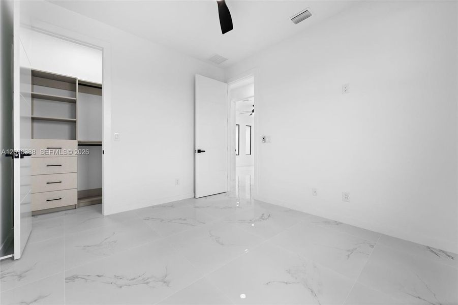 Spacious, unfurnished interior of a new home in , Cape Coral (Image 30).