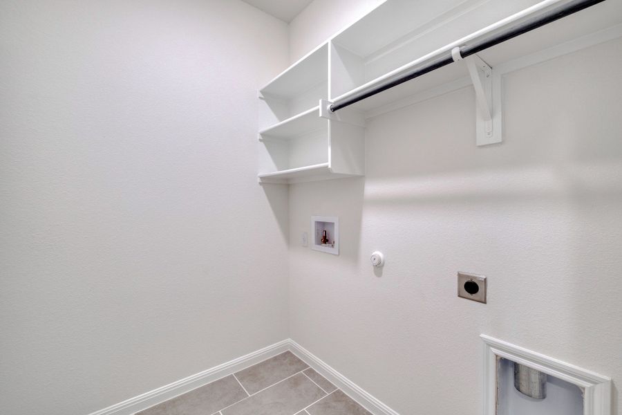 Spacious, unfurnished interior of a new home in Trinity Ranch, Elgin (Image 24).