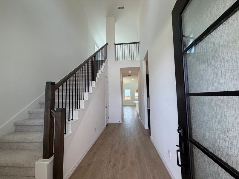Spacious, unfurnished interior of a new home in Bergamo, Katy (Image 6).